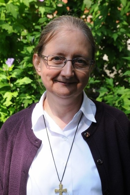 Sr Pascale 640x425 425x640